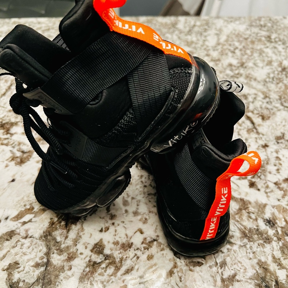 Big Kid Shoe Size 3.5 (7 – 12 years). Boys shoes. Light weight comfortable.